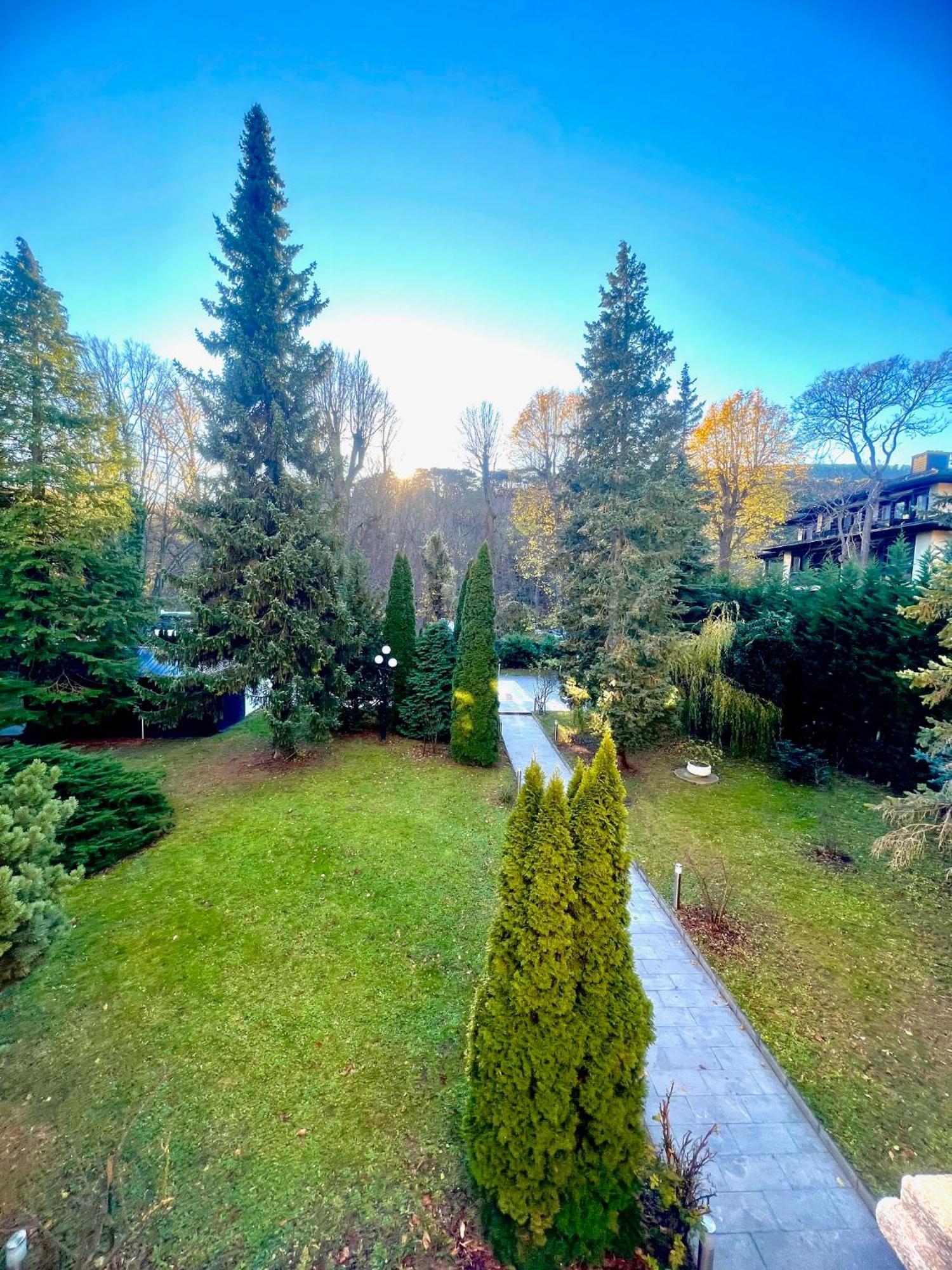 Wienerwald Residenz Baden Bagian luar foto